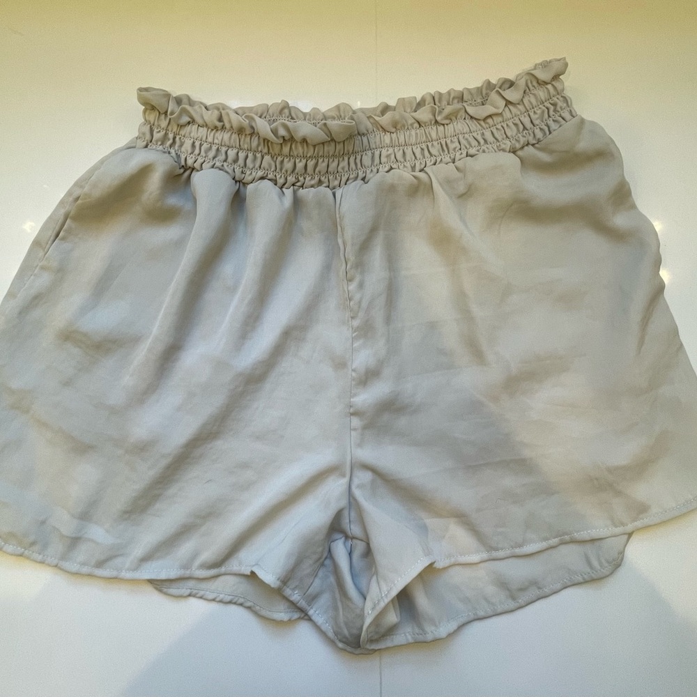 American Eagle High Waisted Parachute Shorts size M